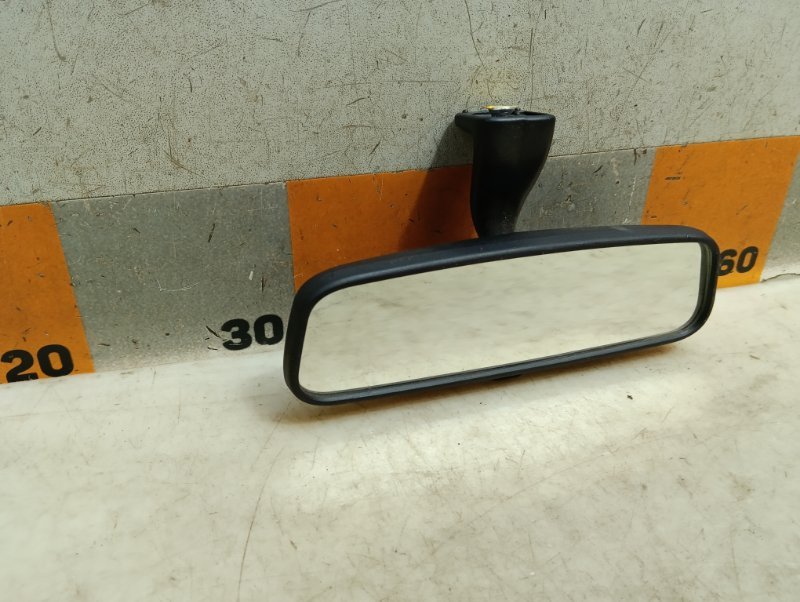 Зеркало заднего вида