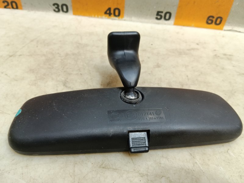 Зеркало заднего вида