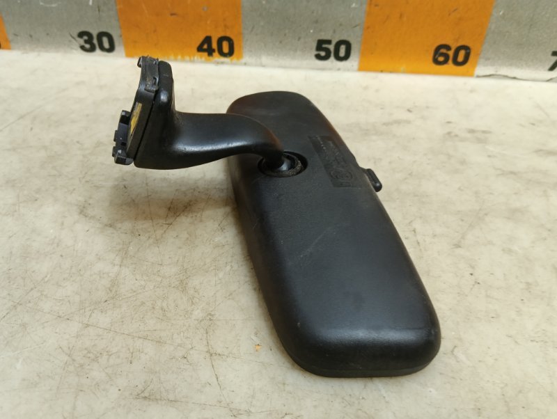 Зеркало заднего вида