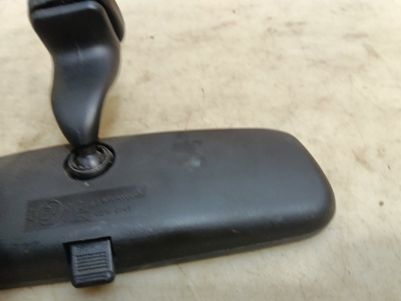 Зеркало заднего вида