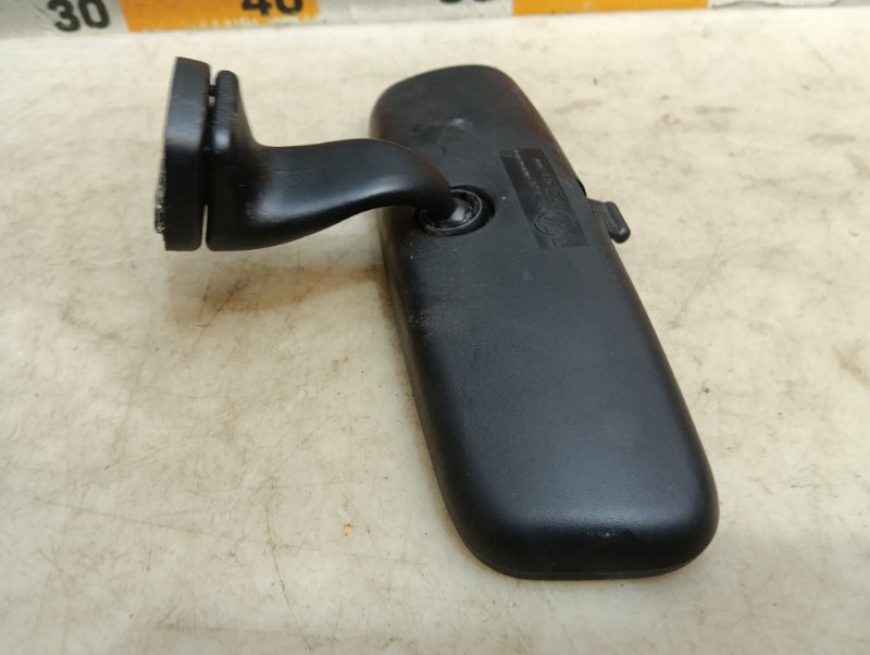 Зеркало заднего вида