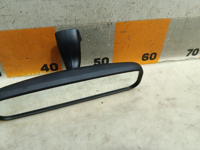 Зеркало заднего вида