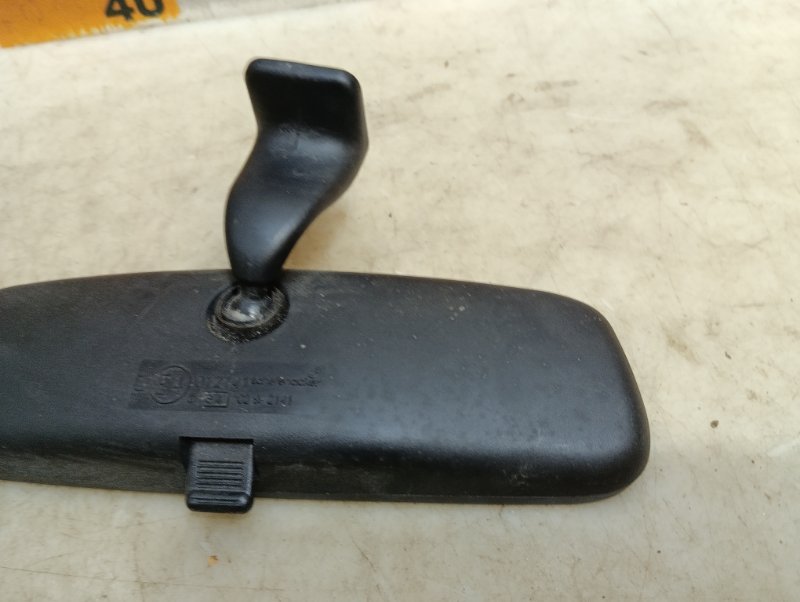 Зеркало заднего вида