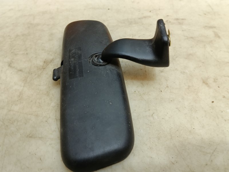 Зеркало заднего вида