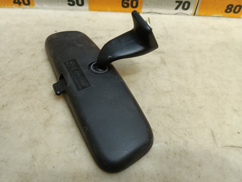 Зеркало заднего вида