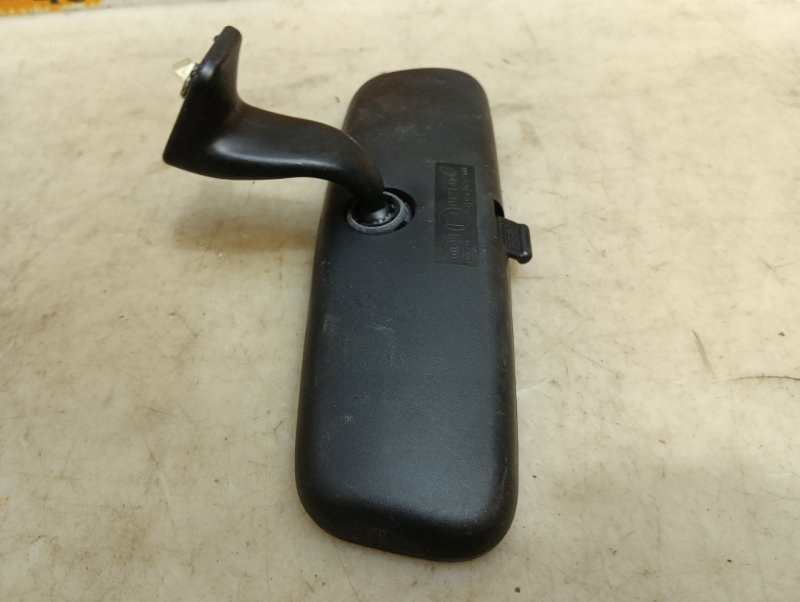 Зеркало заднего вида