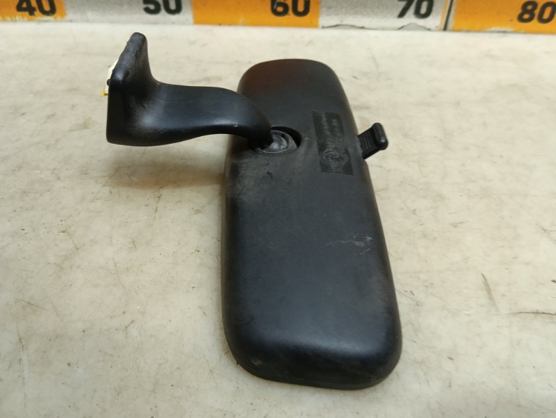 Зеркало заднего вида