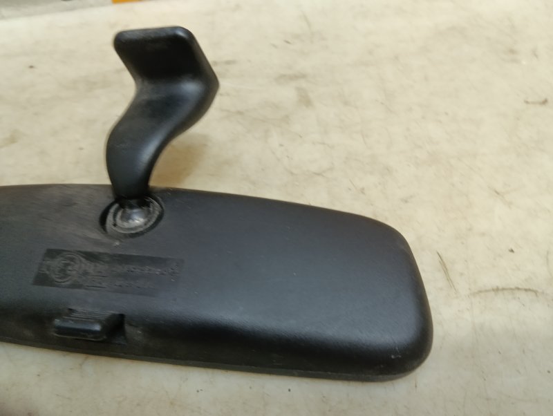 Зеркало заднего вида