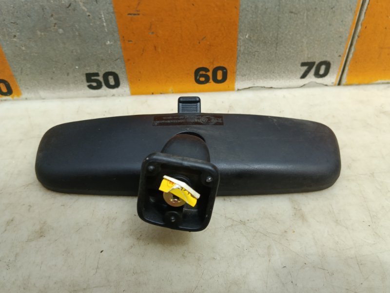 Зеркало заднего вида