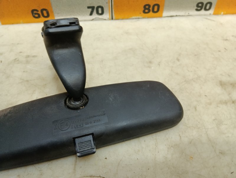 Зеркало заднего вида