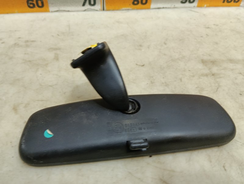 Зеркало заднего вида