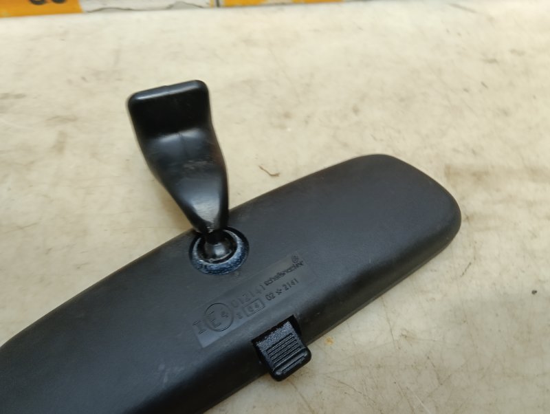 Зеркало заднего вида