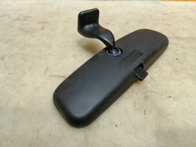 Зеркало заднего вида