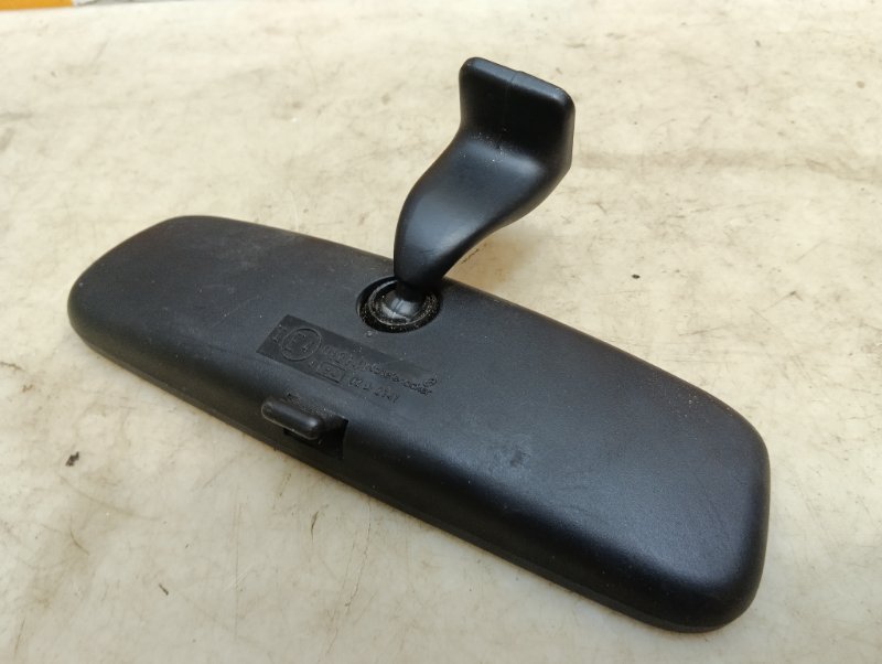 Зеркало заднего вида