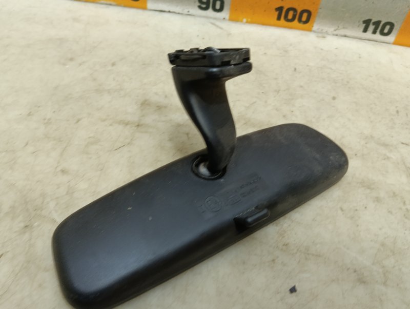 Зеркало заднего вида