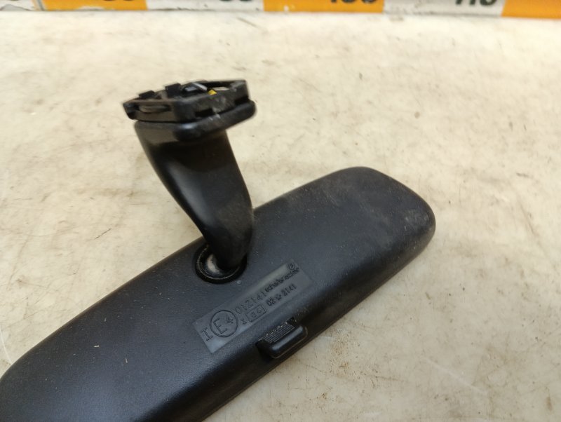 Зеркало заднего вида