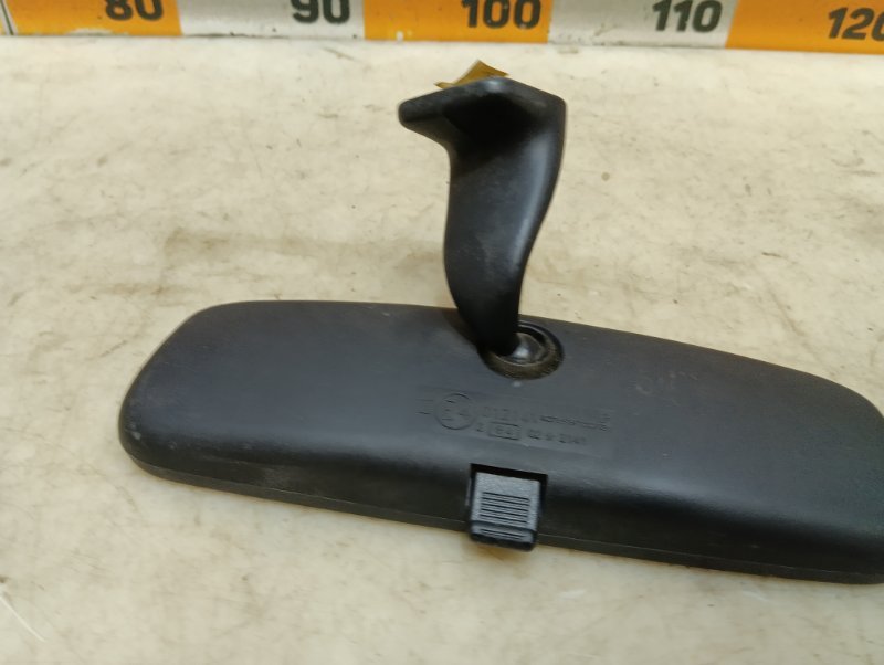 Зеркало заднего вида