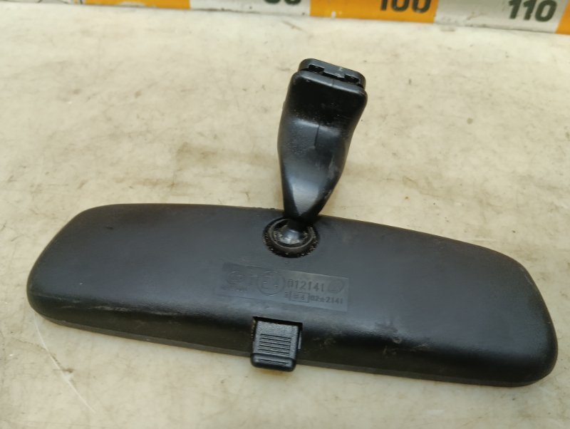 Зеркало заднего вида