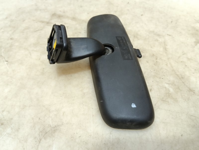 Зеркало заднего вида