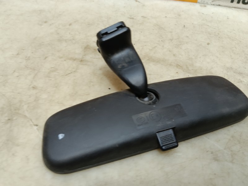 Зеркало заднего вида