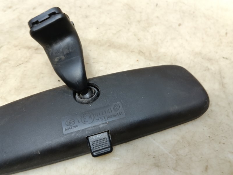 Зеркало заднего вида