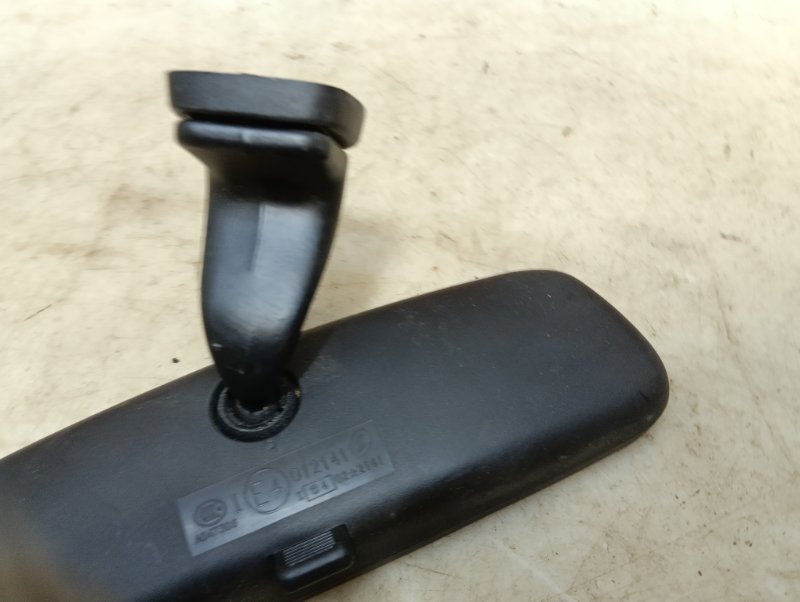 Зеркало заднего вида