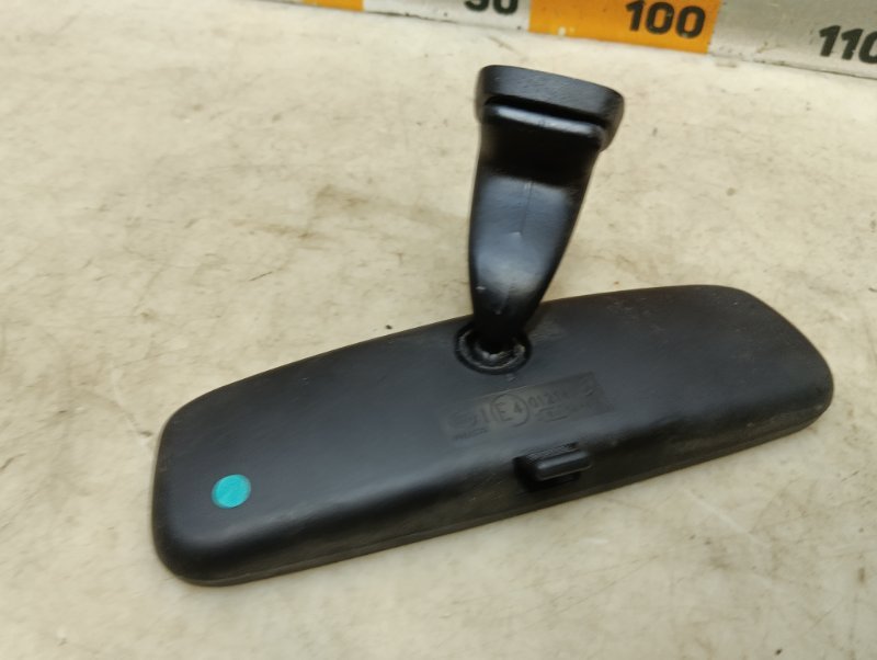 Зеркало заднего вида