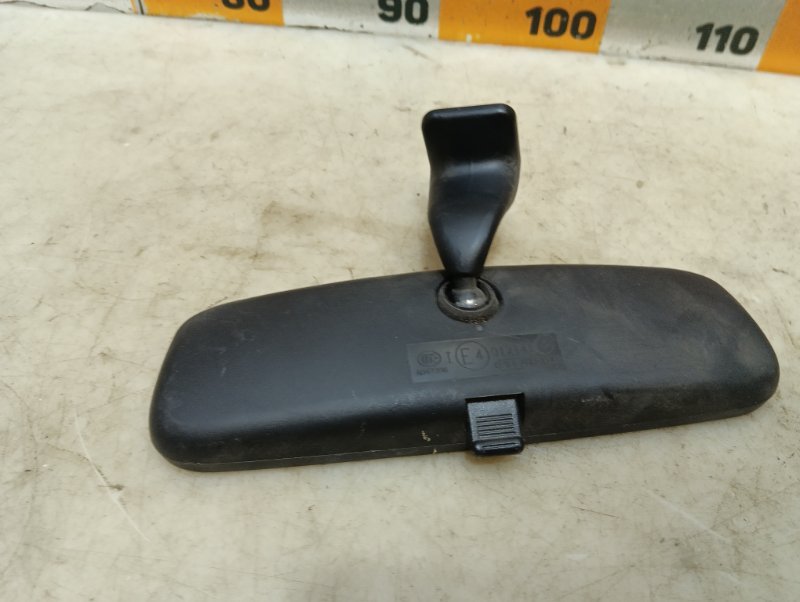 Зеркало заднего вида