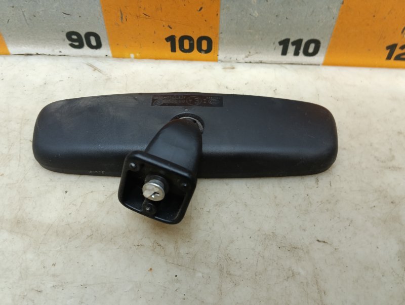 Зеркало заднего вида