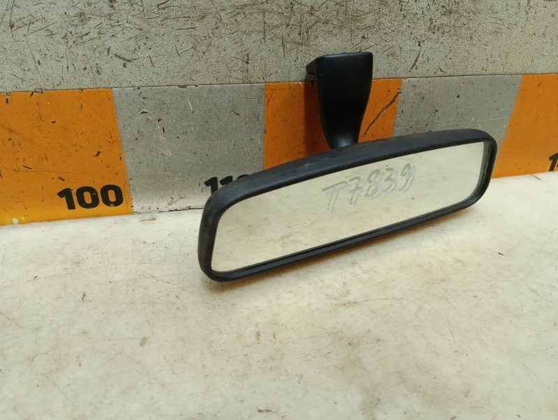 Зеркало заднего вида