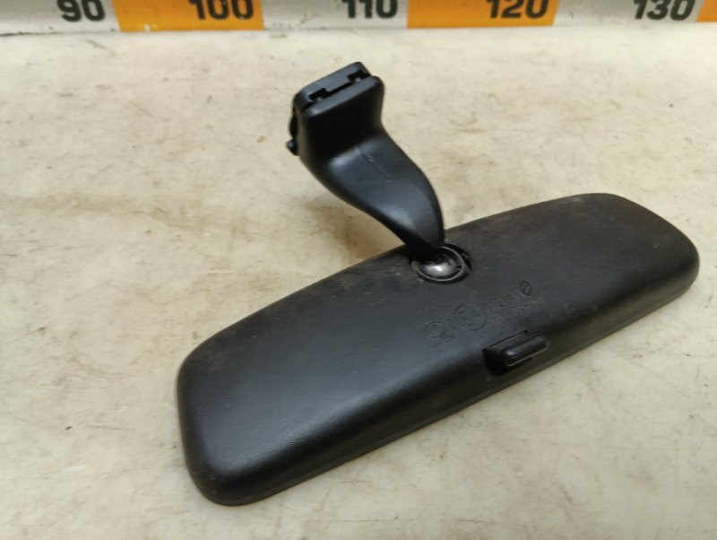 Зеркало заднего вида