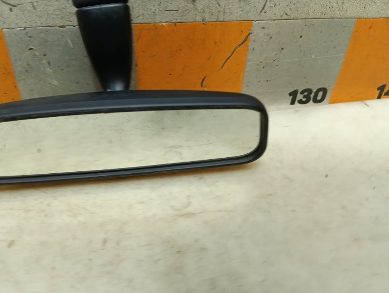Зеркало заднего вида