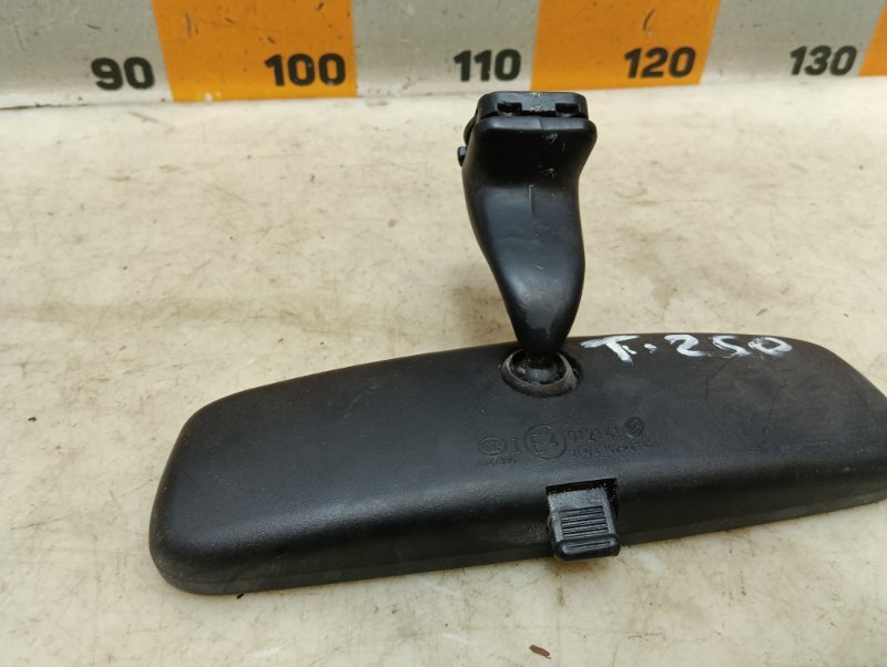 Зеркало заднего вида