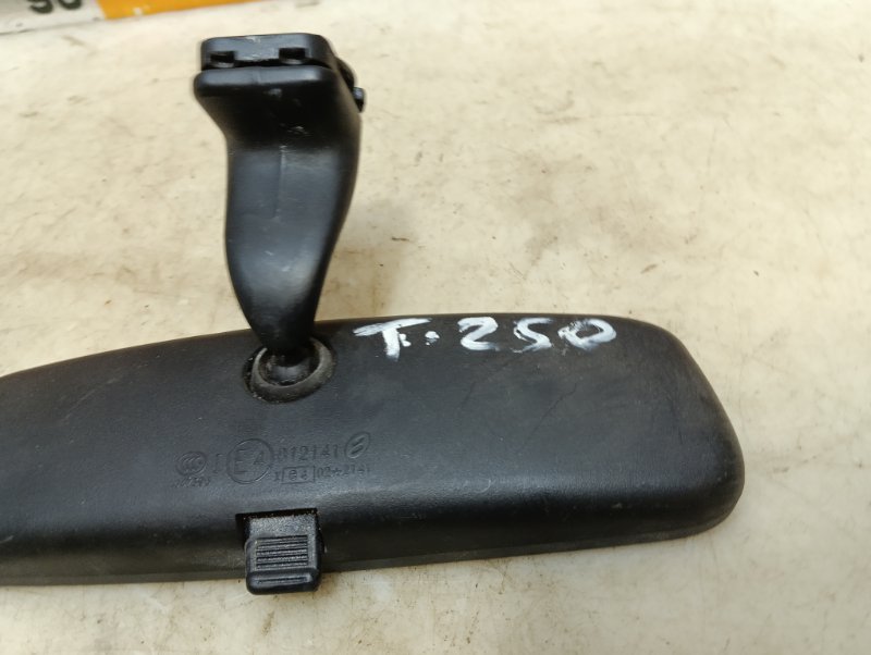 Зеркало заднего вида