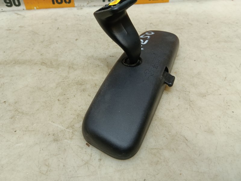 Зеркало заднего вида