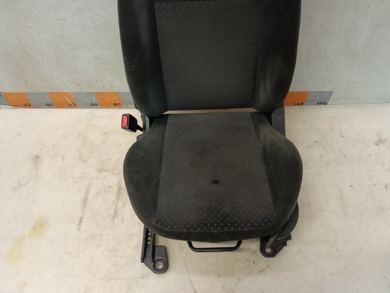 Сиденье переднее левое