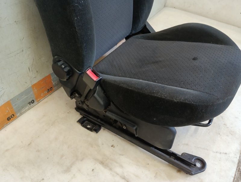 Сиденье переднее левое