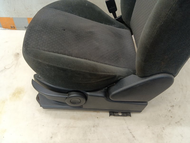 Сиденье переднее левое