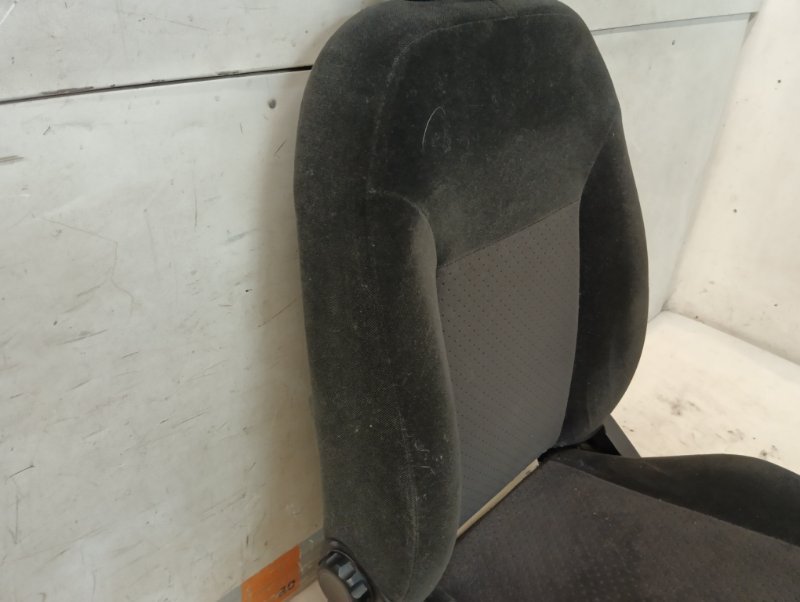 Сиденье переднее левое