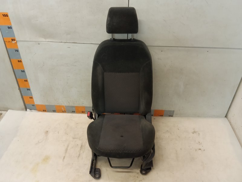 Сиденье переднее левое