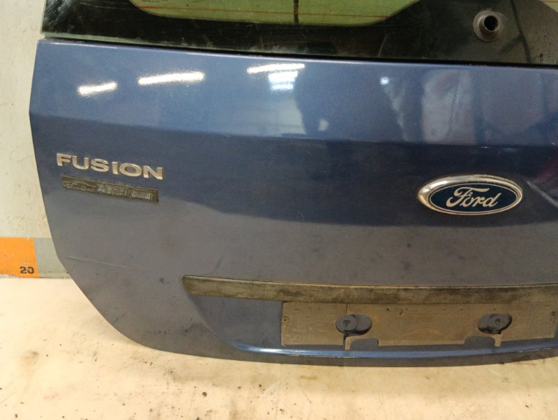 Дверь багажника