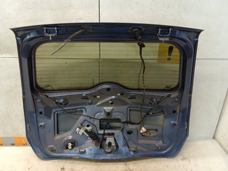 Дверь багажника