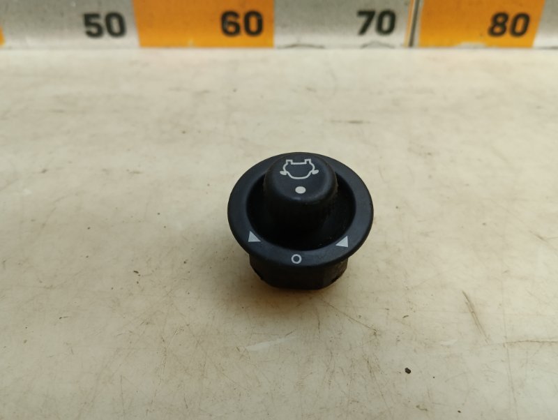 Кнопка регулировки зеркала