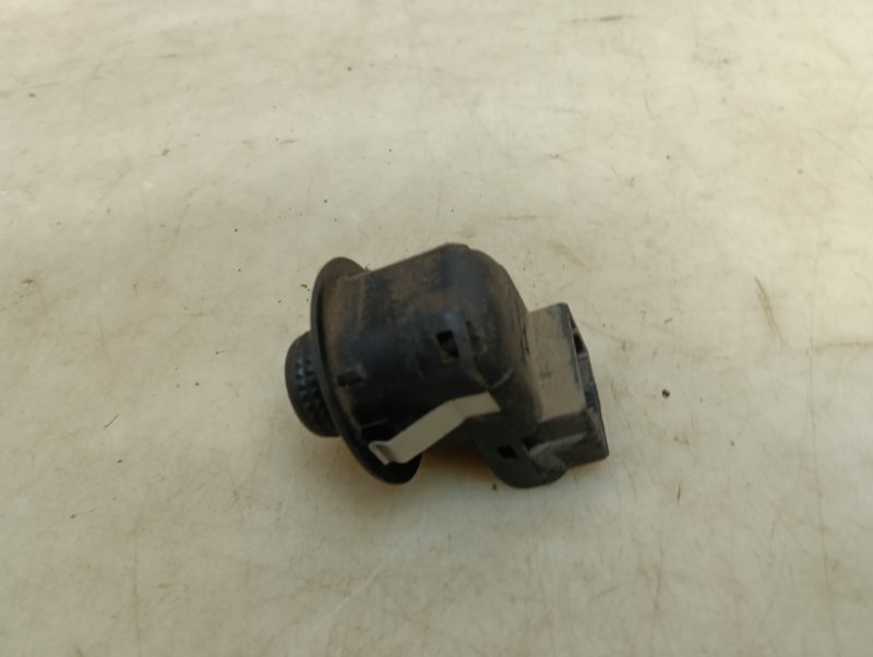 Кнопка регулировки зеркала