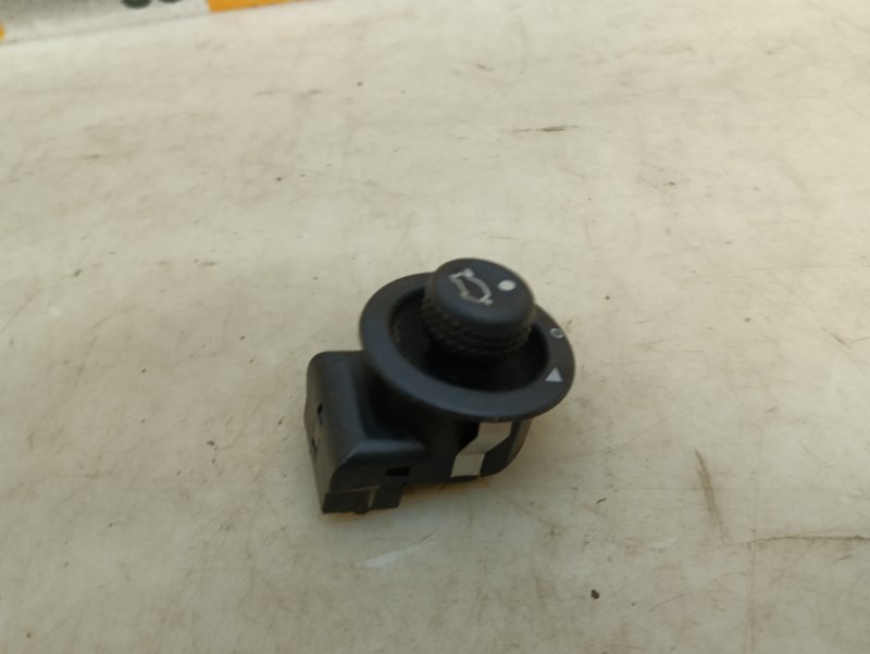 Кнопка регулировки зеркала