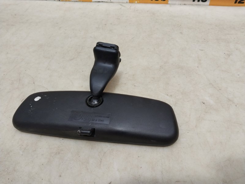 Зеркало заднего вида