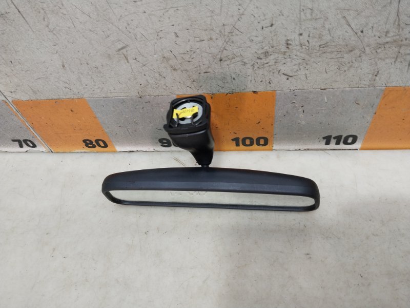 Зеркало заднего вида