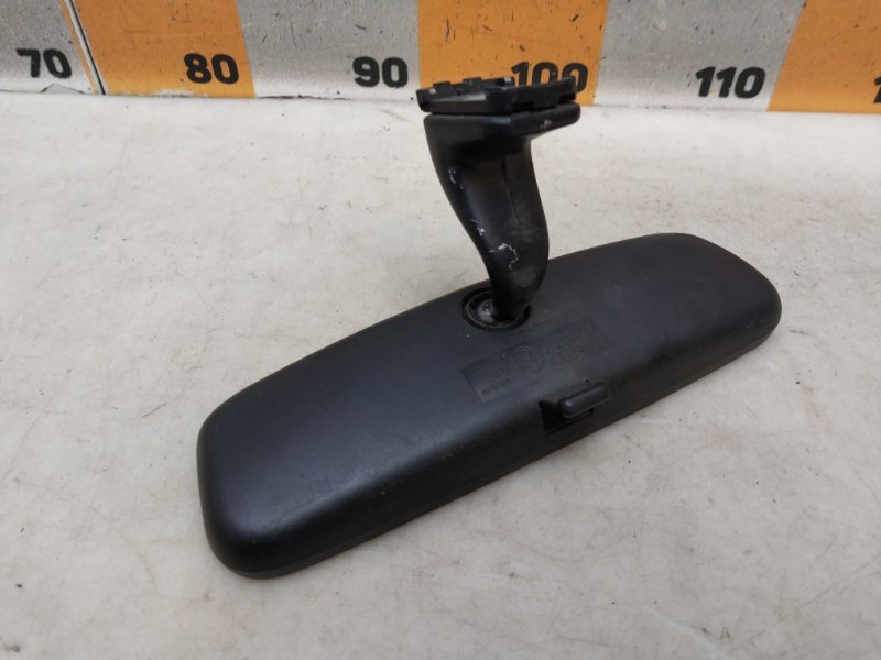 Зеркало заднего вида