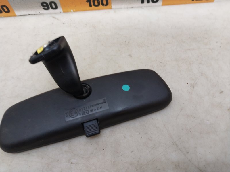 Зеркало заднего вида