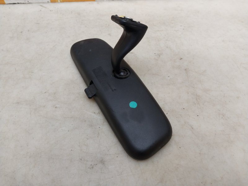 Зеркало заднего вида